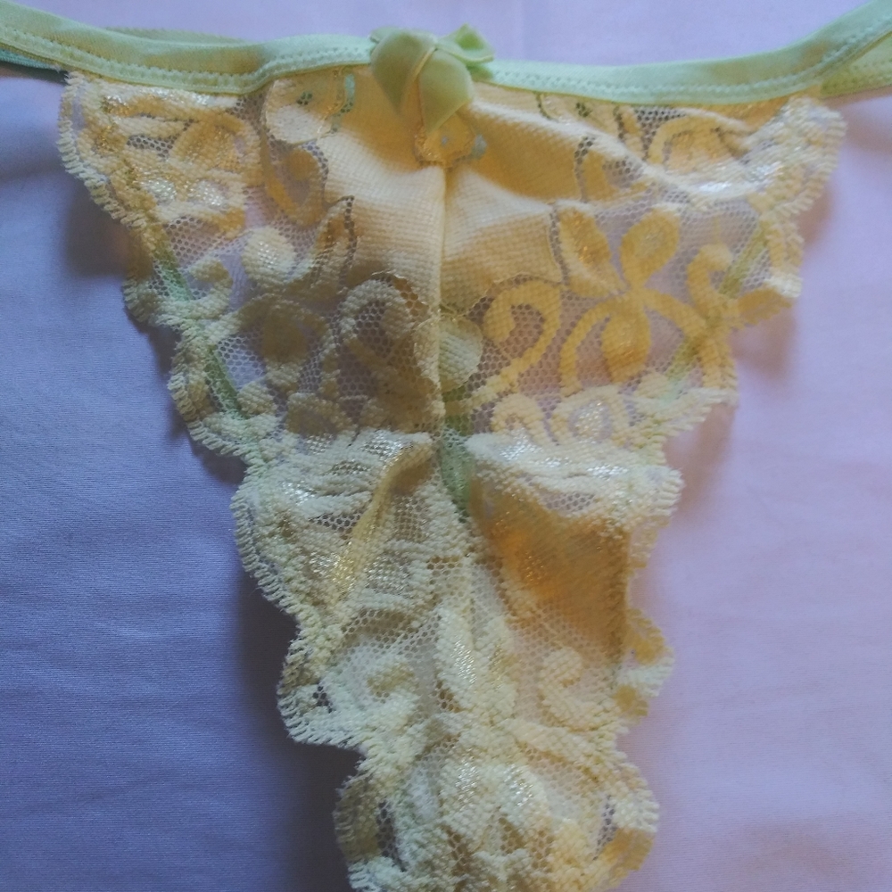 Bra & gstring set - Picture 2 of 6